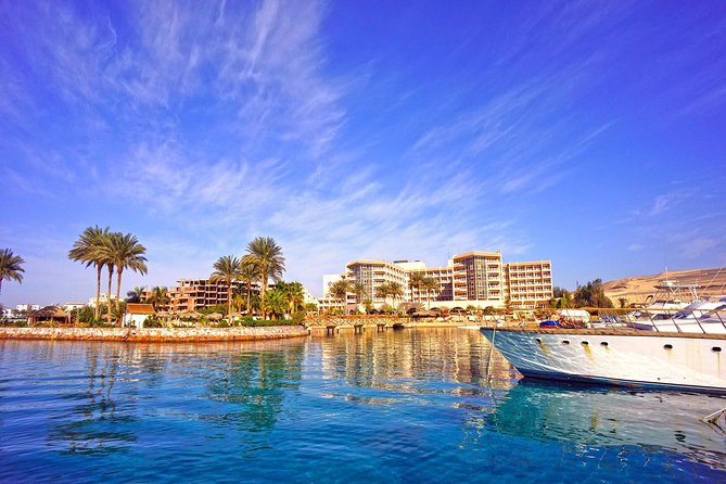 Snorkeling Day Trip in Hurghada - Sailing toward Giftun Island