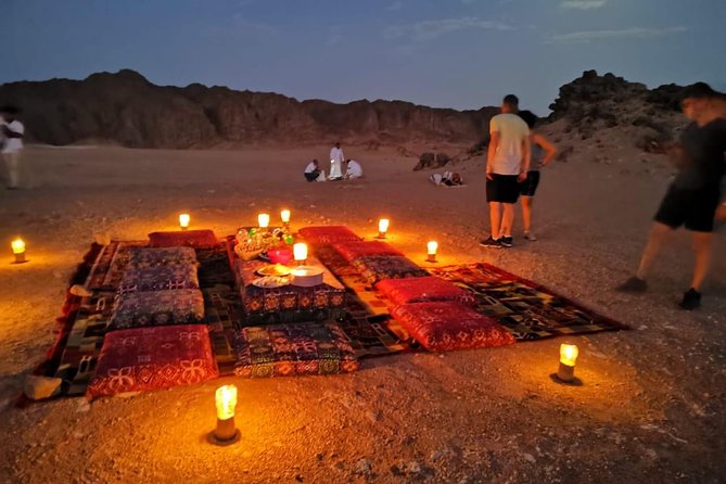Sunset Oasis Desert Experience in El Gouna and Hurghada - Leaving Hurghada in an air-conditioned 4WD