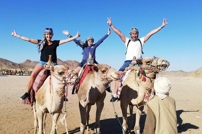 The Super Desert Safari Jeep Tour from Hurghada - Sunset among mountains and red dunes