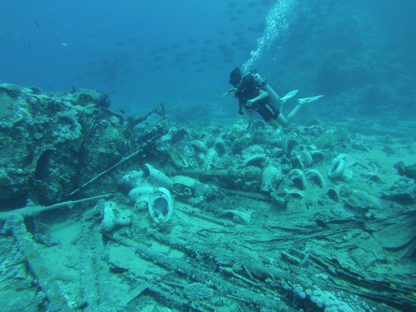 Tiran Island: Full-day Snorkeling, Diving Boat Trip - What happens at the dive center