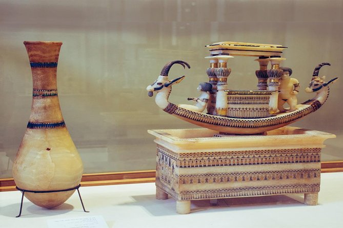 Tour to Giza Pyramids and The Egyptian Museum - Lunch as a useful pause in the schedule