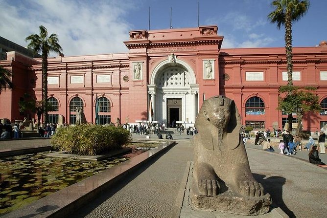 Tour to Giza Pyramids & museum of Egyptian civilization - At Giza, the pyramids come first