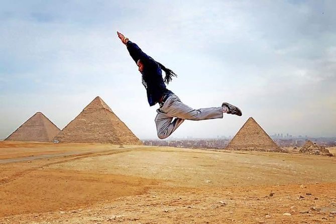 Unique tour to Giza pyramids, Egyptian museum & Khan El-Khalili - Three hours among the pyramids at Giza